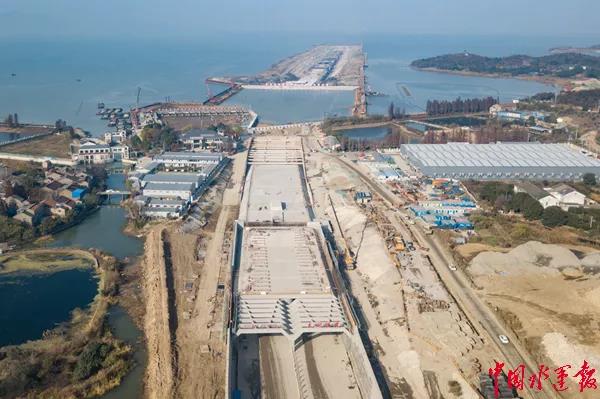“三重六層”防水施工方案，確保國(guó)內(nèi)在建Z長(zhǎng)湖底隧道滴水不漏